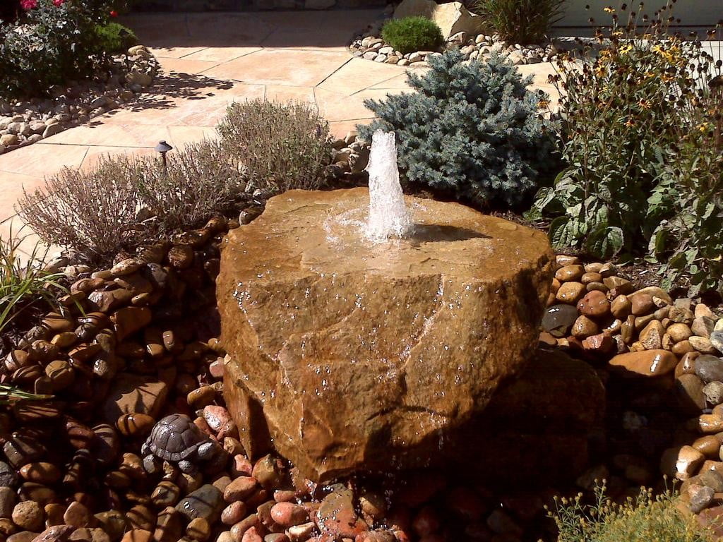 Water Features In Los Angeles - Rock Fountain